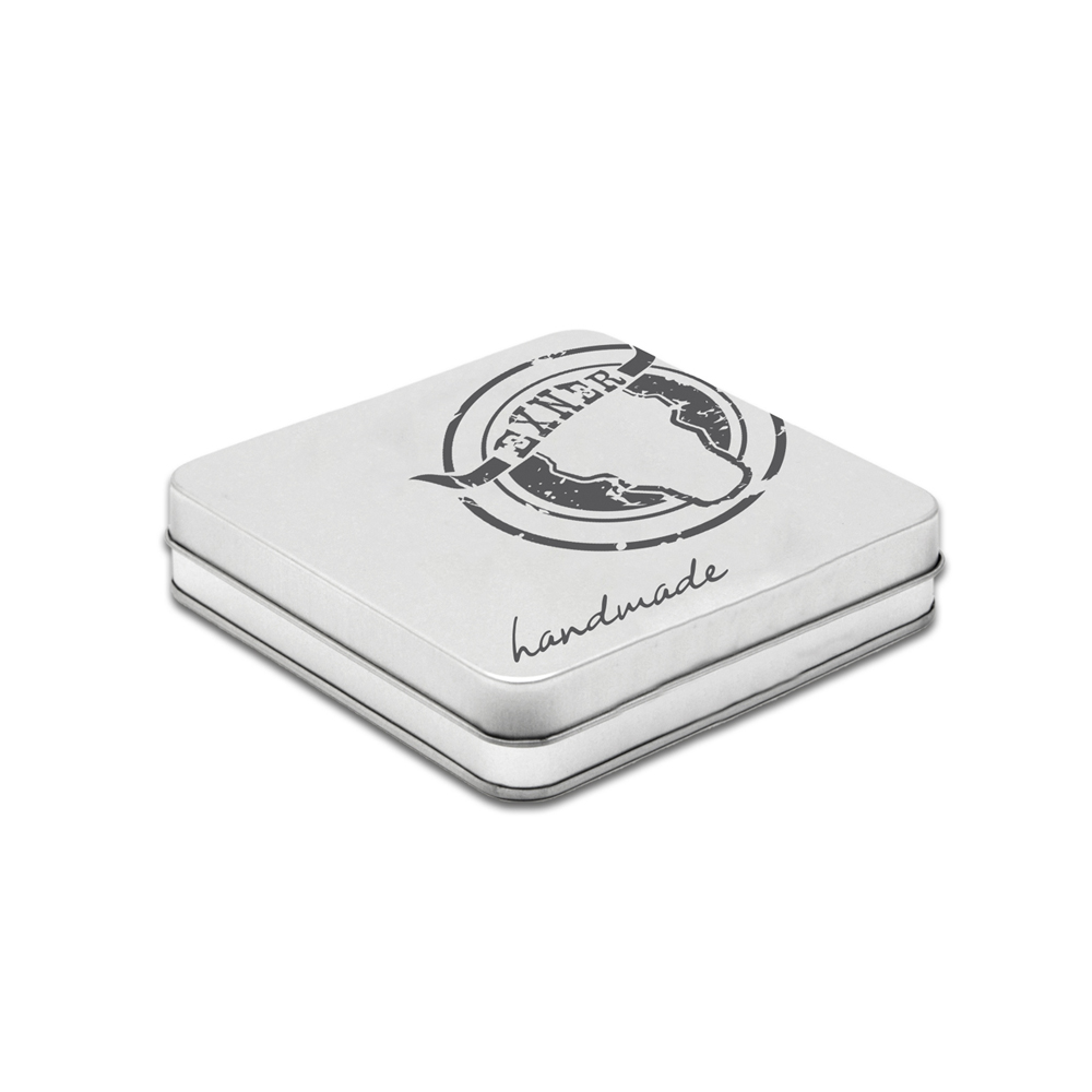 Verpackt in einer Metall-Dose.