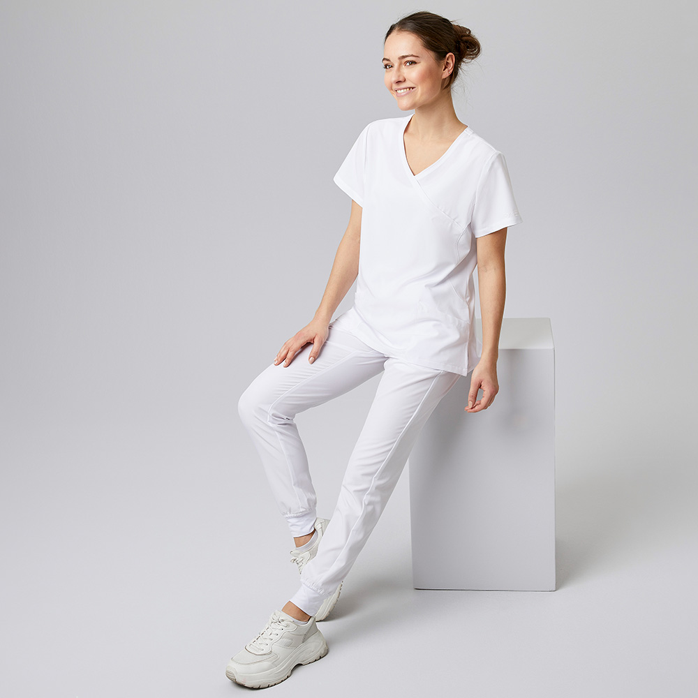 Komplettansicht,vom V- ausschnitt ,Unterer Saum mit Schlitzen auf beiden Seiten,2 Seitentaschen,