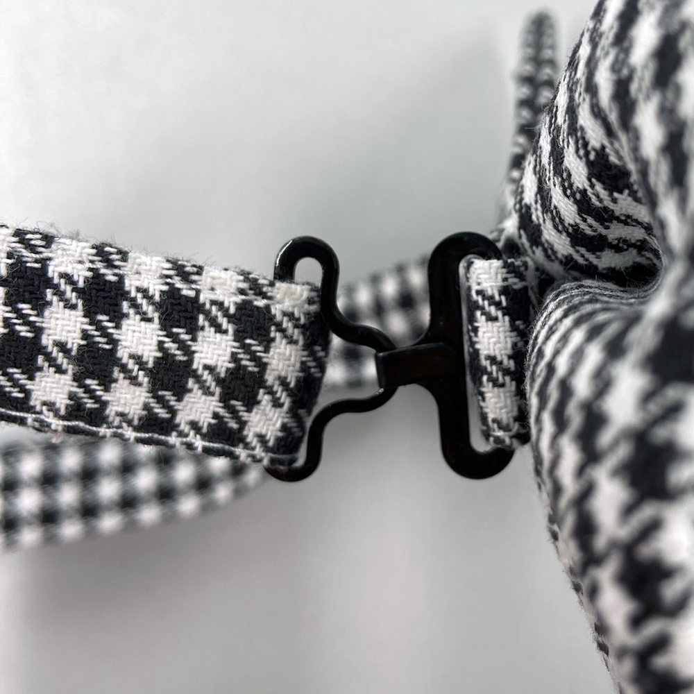 Fliege-pepita,hier sieht man den Verschluss .