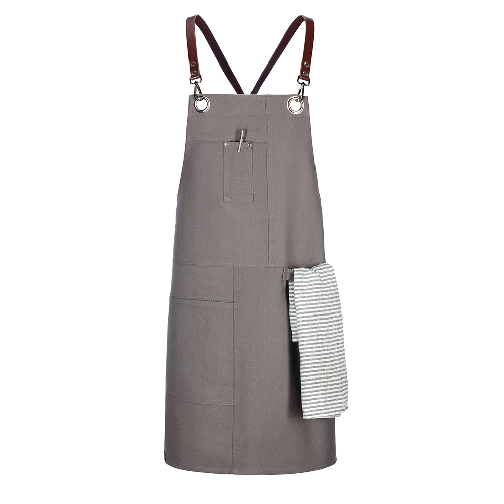 komplettansicht,mit aufgesetzten Taschen und Schaufe für Handtücher,Hüftbereicht.