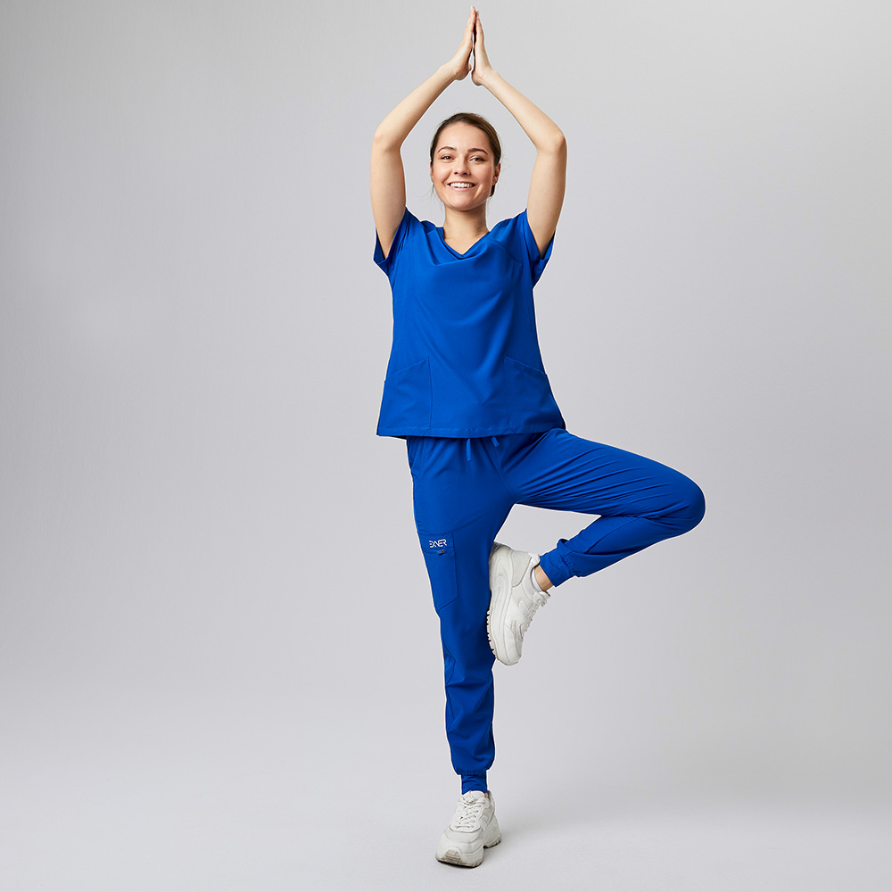 Komplettansicht,2 Aufgesetzte Taschen vorne,Seitenschlitze beidseitig,halbarm