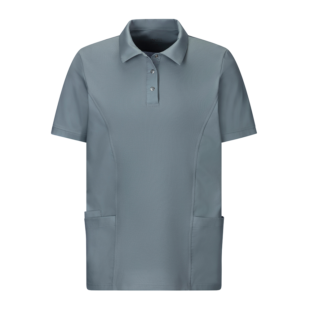 komplettansicht,mit allen Details, Polo-Kragen mit Druckknopf-Leiste(3 Knöpfe) 2 aufgesetzte Taschen