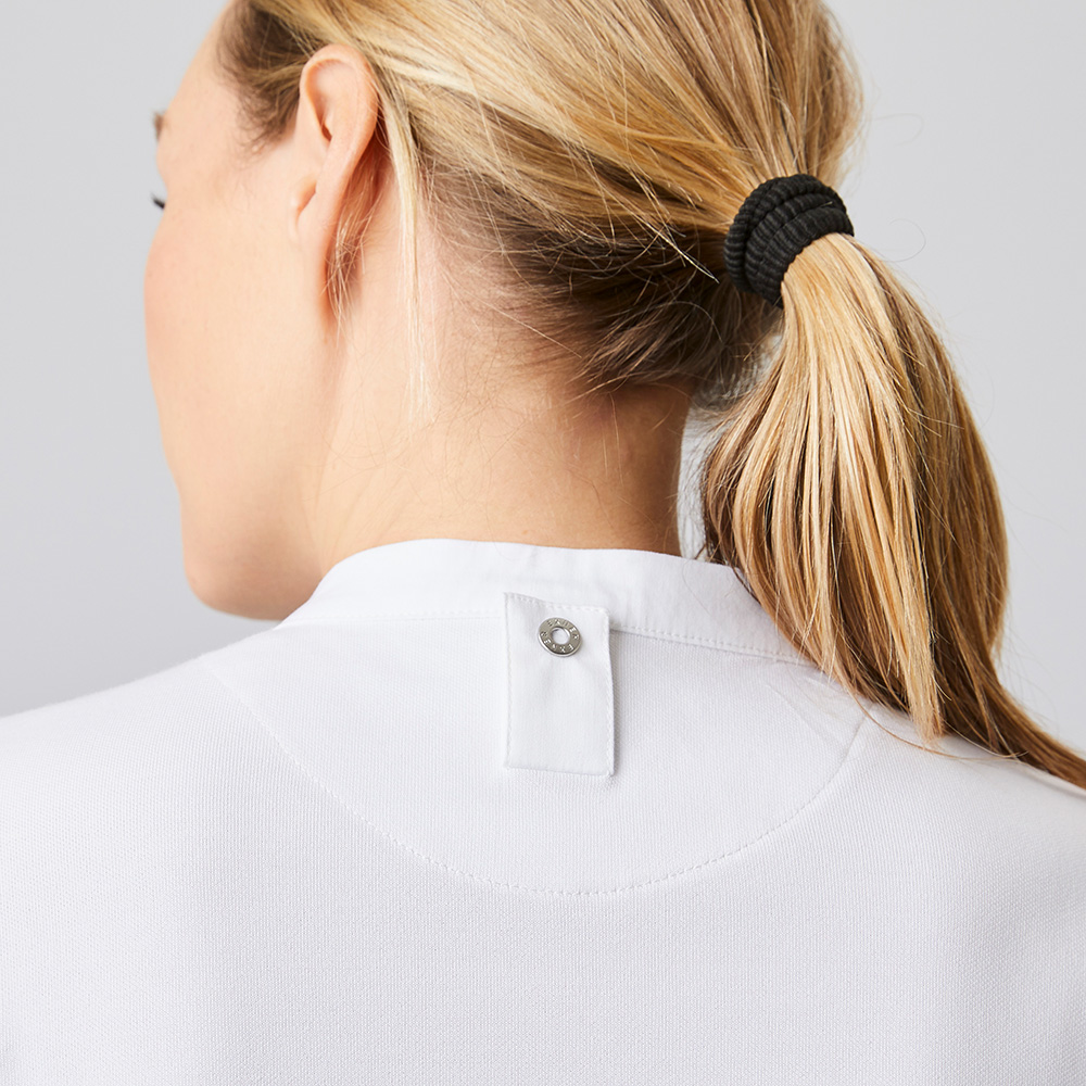 Langarm-Funktions-jacke,Schlaufe für Schürzenbänder,aif dem Rücken.