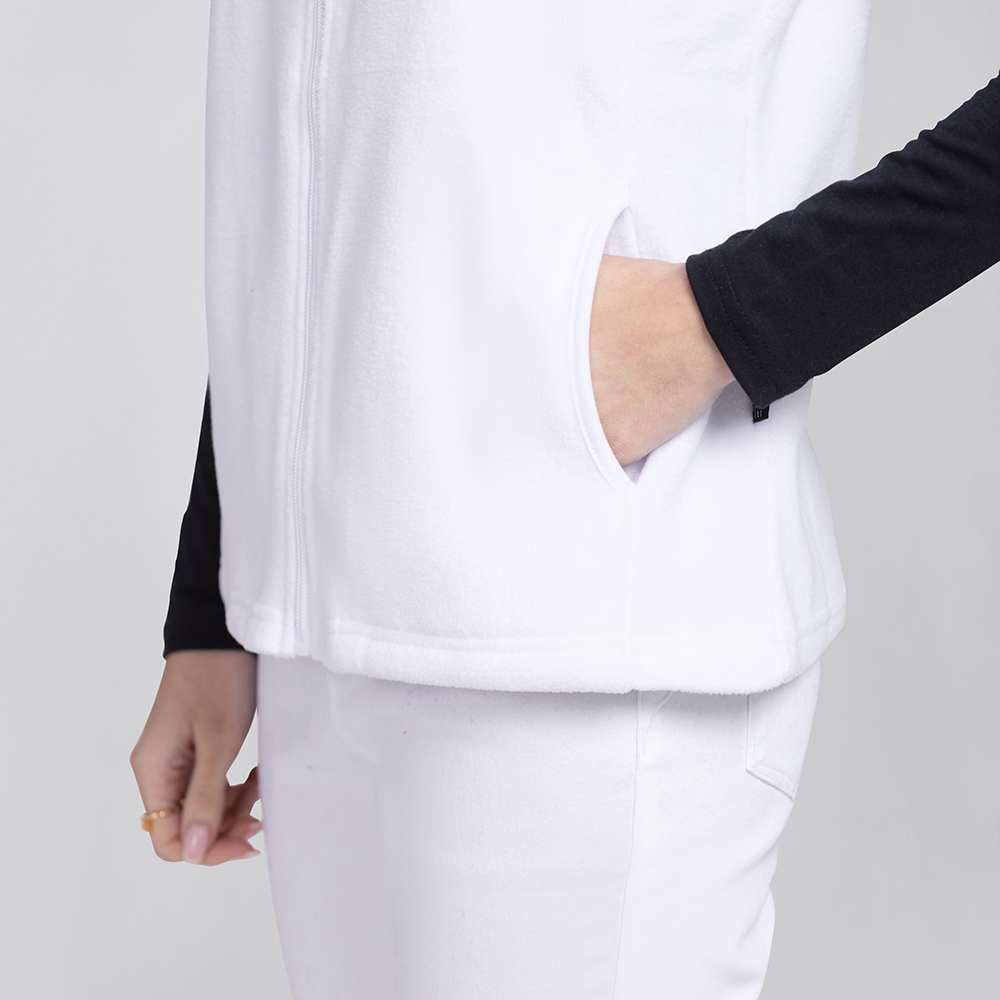 Damenfleeceweste-mit Seitentaschen nahansicht.