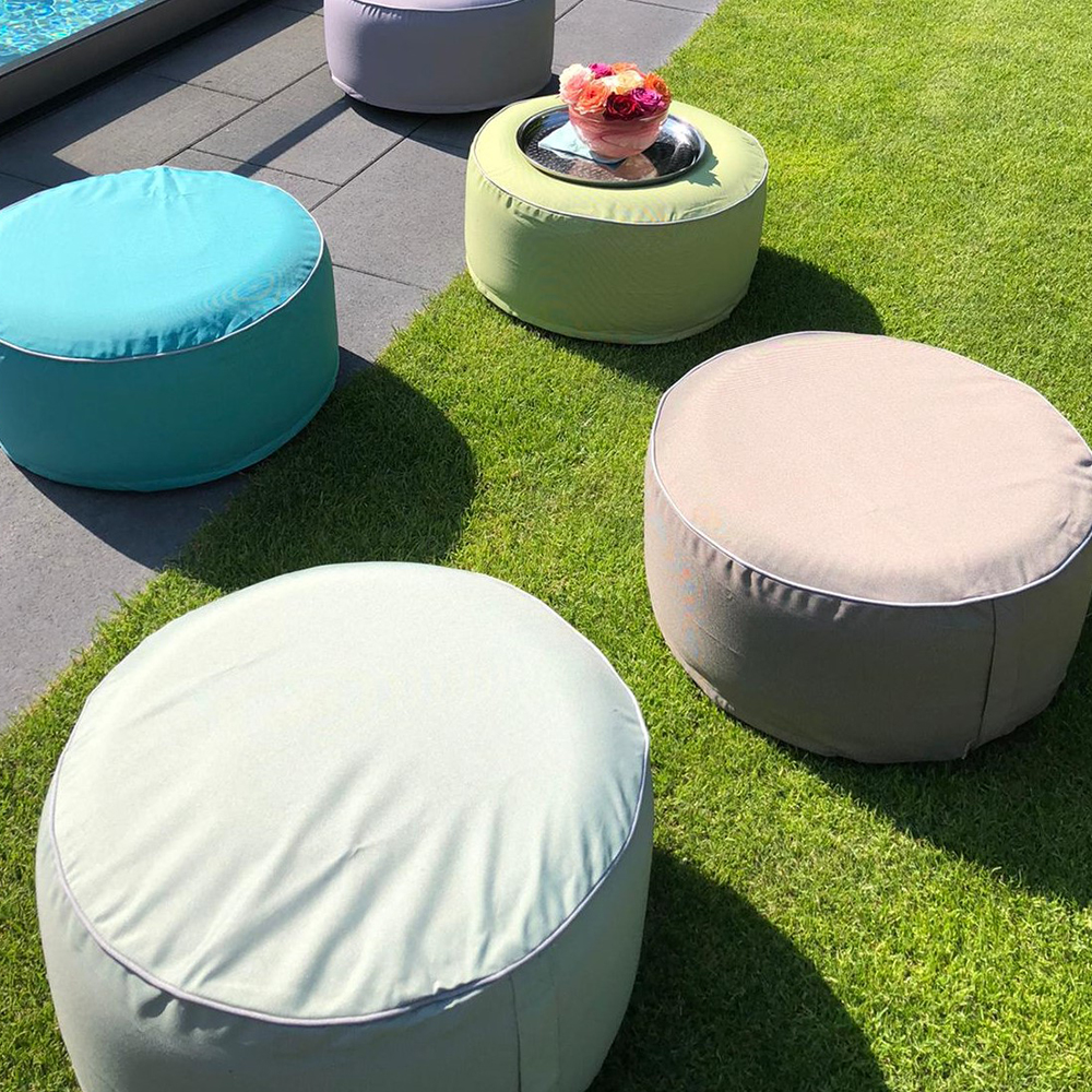 Inklusive FüllungVerwendung im Innen- und Außenbereichmit aufblasbaren KissenMetall-ZipperVakuumverp