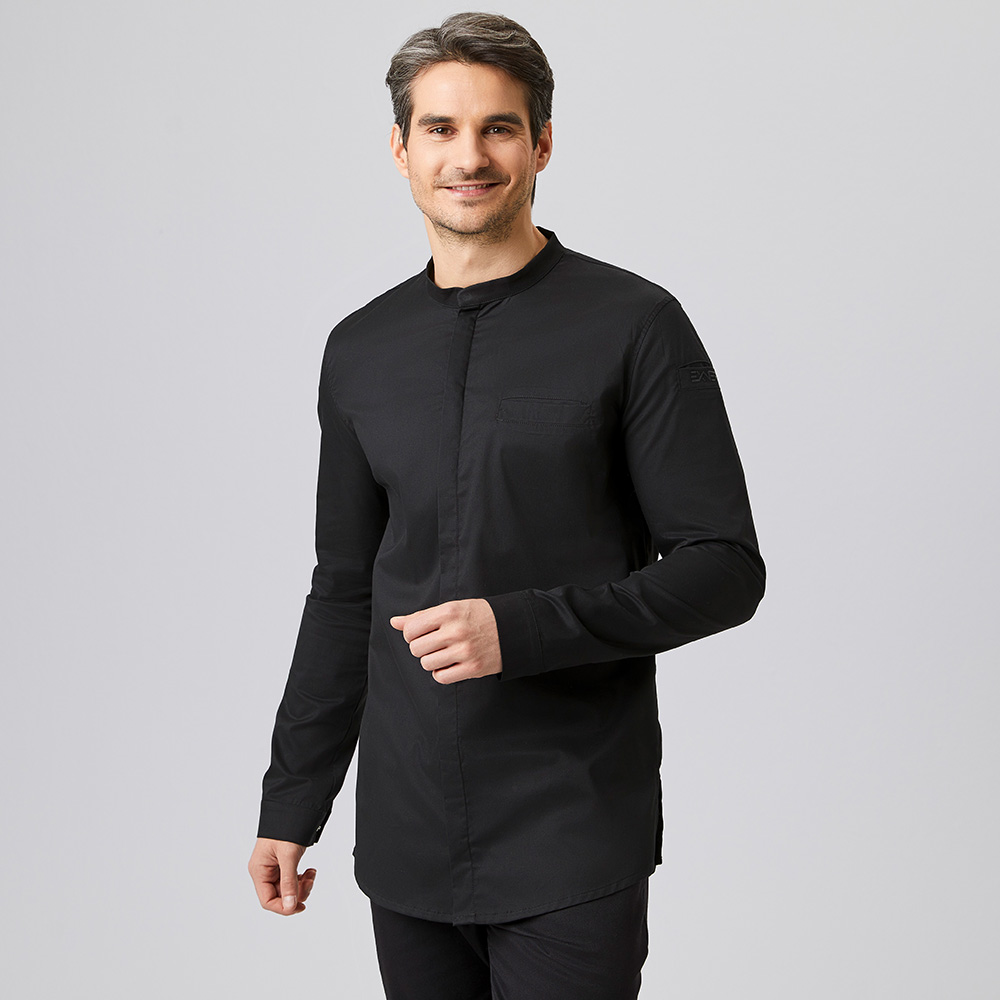 Stehkragen2 Ärmeltaschen1 innenliegende BrusttascheStülpärmel,vorderseite.