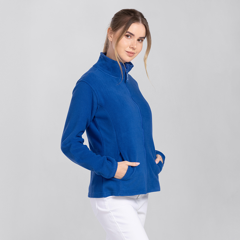 Damenfleecejacke-komplettansicht mit durchgehenden Reissverschluss und 2 Seitentaschen.