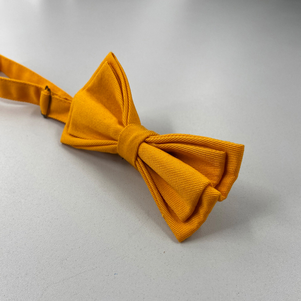 Fliege-gelb,ansicht einer gebundene Fliege.