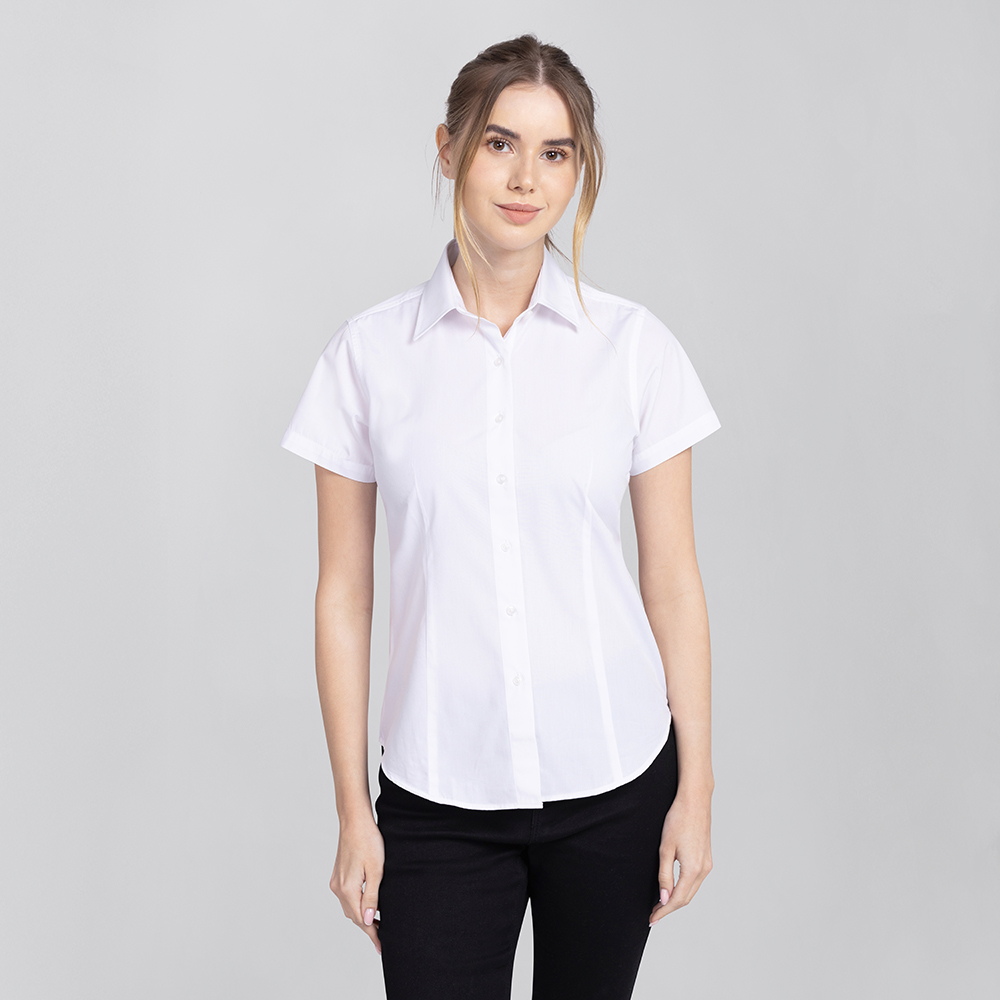 Kentkragen.Taillierter Schnitt.Separate Brusttasche.