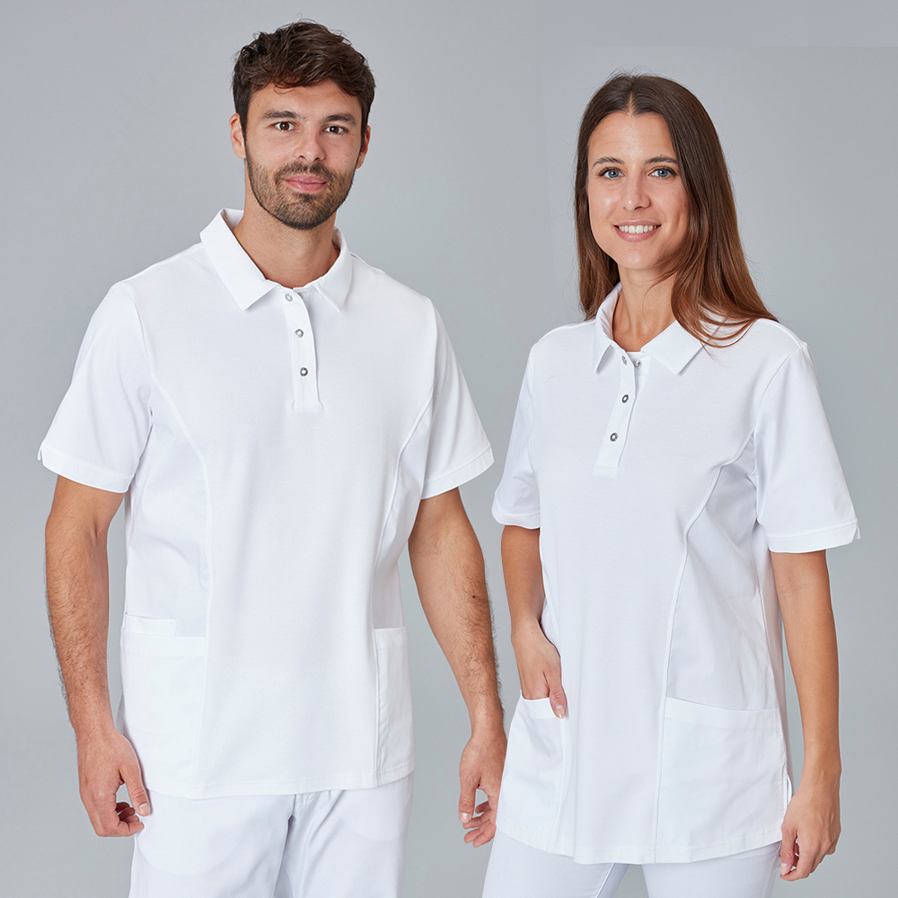 Unisex Polo-Kasack mit Polo-Kragen mit Druckknopf-Leiste (3 Knöpfe)seitlich 2 aufgesetzte Taschen.