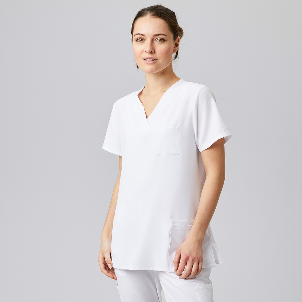 Klassisches Design mit V-Ausschnitt- 2 aufgesetzte Taschen mit einem zusätzlichen Stifthalter