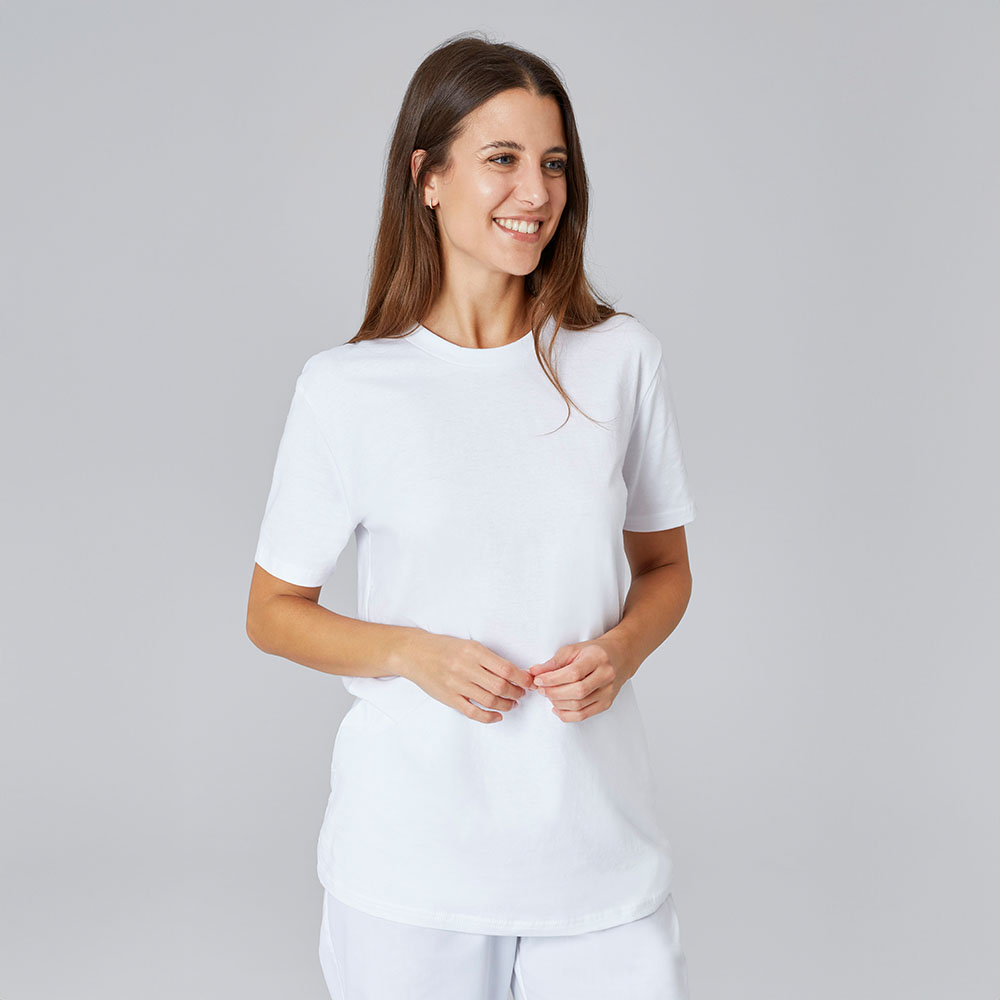 Vorderseite,T-shirt, Rundhals,Doppelnähte an Kragen und Bund, Nackenband von Schulter zu Schulter,