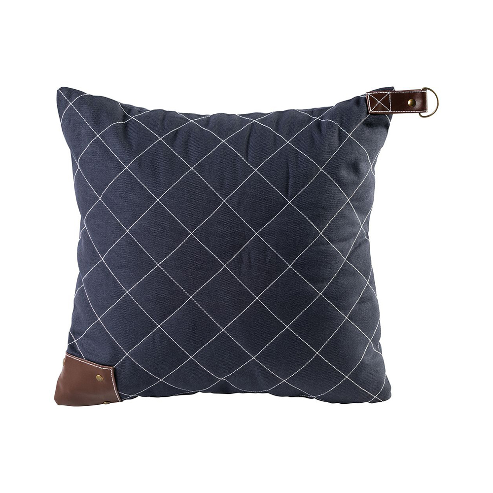 Inklusive Füllung. Kontrastnähte Kunstlederapllikation mit Nieten. Lasche aus Lederimitat, D-Ring.