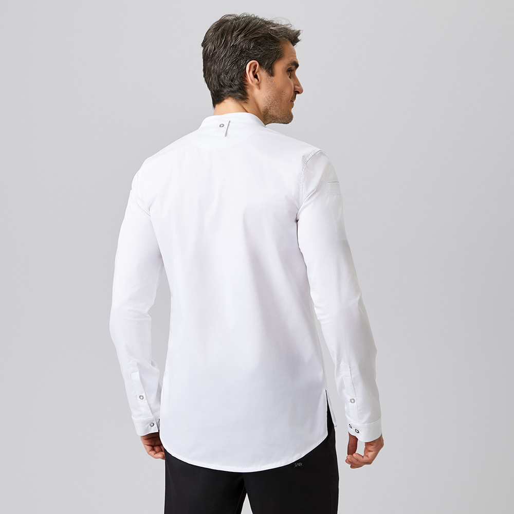 Funktionsjacke-Komplette rückansicht,mit Knöpfen an den Ärmeln.