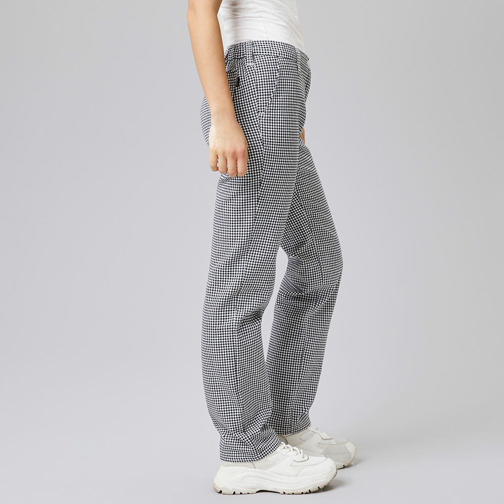 Klassische Damenhose im Five-Pocket-Style. Vielseitig einsetzbar,Gummizugbund. Lässiger Tragekomf