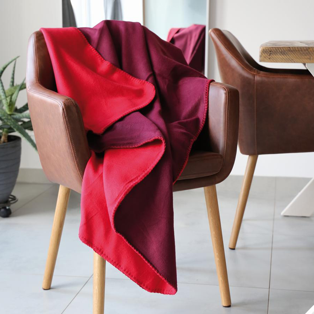 2-farbigIn 3 Farben erhältlichMit schmalen ZierstichrandPflegeleichtKompaktSchnelltrocknend