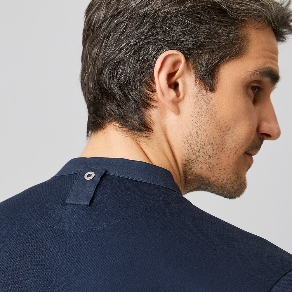 Langarm-Funktions-jacke,Schlaufe für Schürzenbänder,aif dem Rücken.