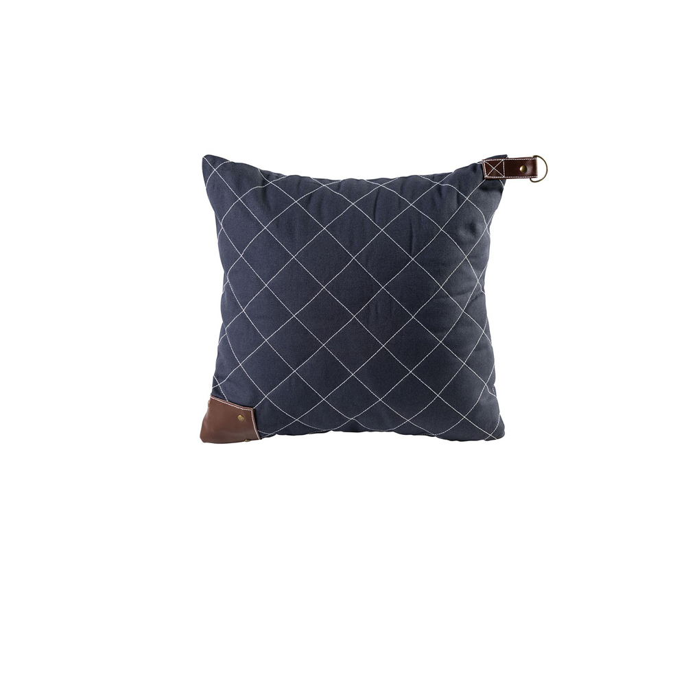 Inklusive Füllung. Kontrastnähte. Kunstlederapllikation mit Nieten. Lasche aus Lederimitat. D-Ring u