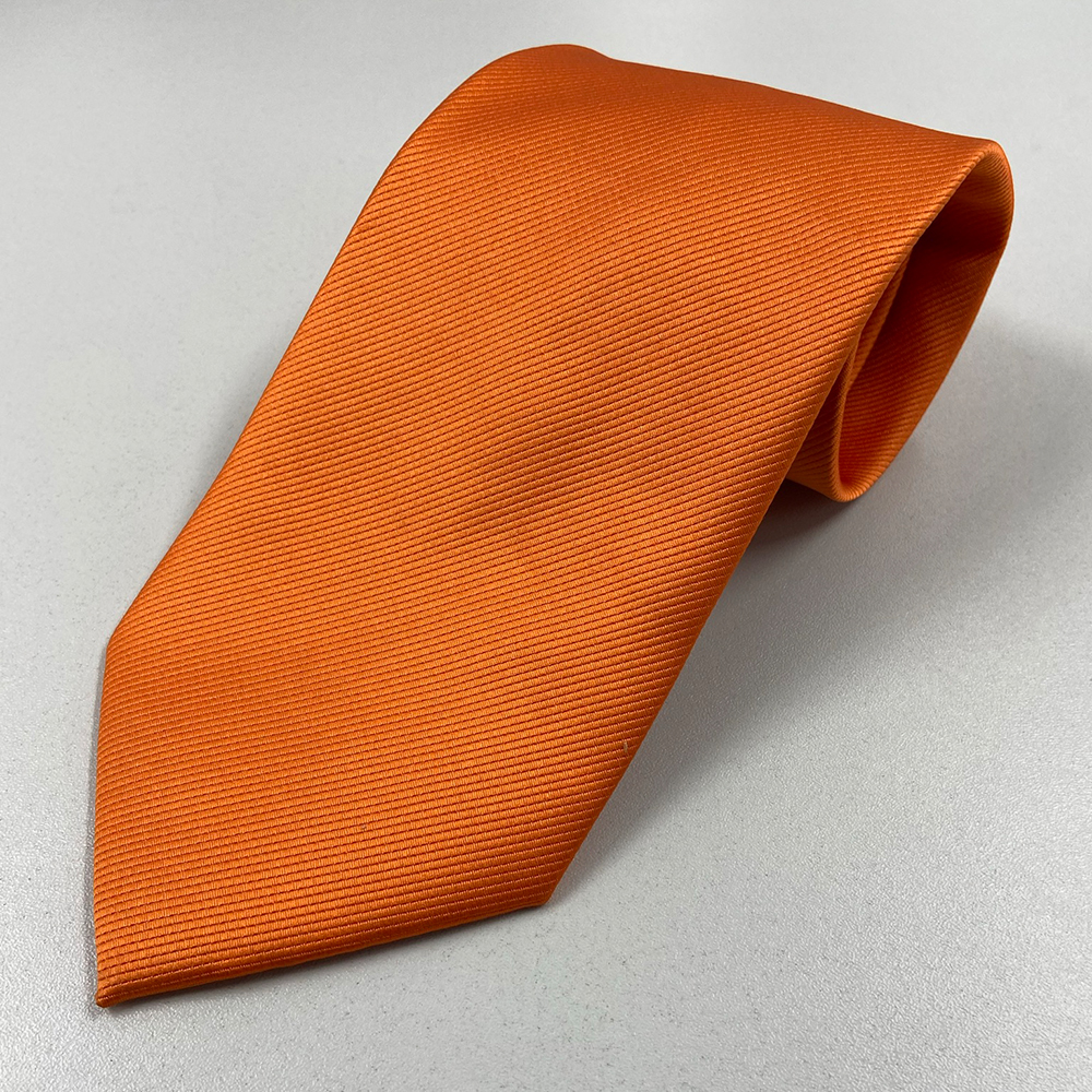 Breite: 3,7 cm (Mitte), 8 cm (Spitze)Länge: 145 cm