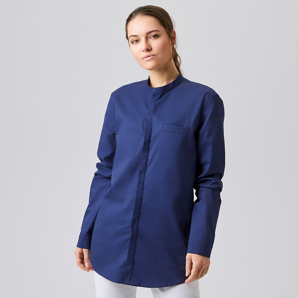 Stehkragen2 Ärmeltaschen1 innenliegende BrusttascheStülpärmel,vorderseite.