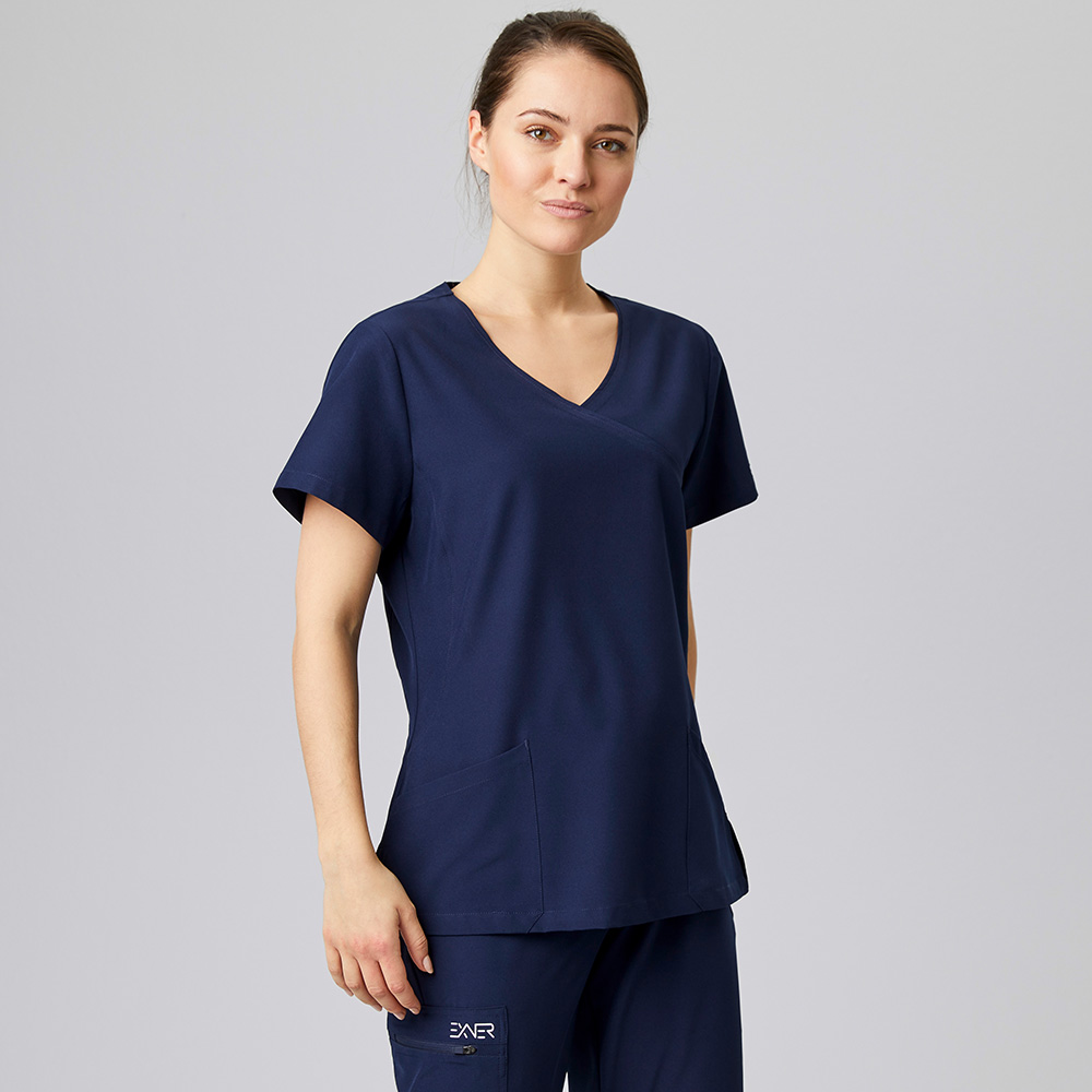 V-Ausschnitt- 2 aufgesetzte Taschen halbarm. Ärmel mit Exner-logo