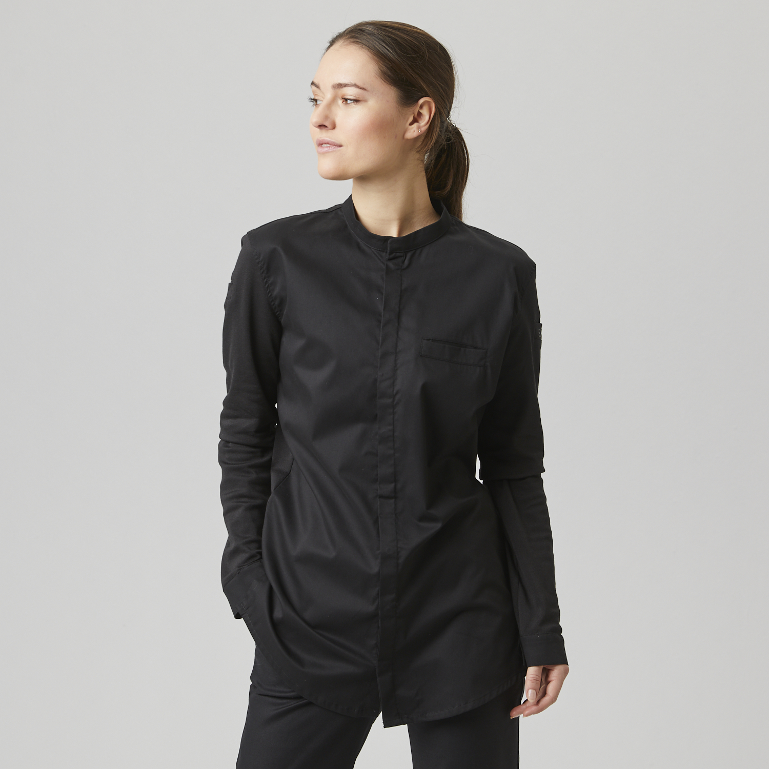 Komfortabler Sitz Dank Spandex & Polo-PiquéStehkragen2 Ärmeltaschen1 innenliegende Brusttasche.