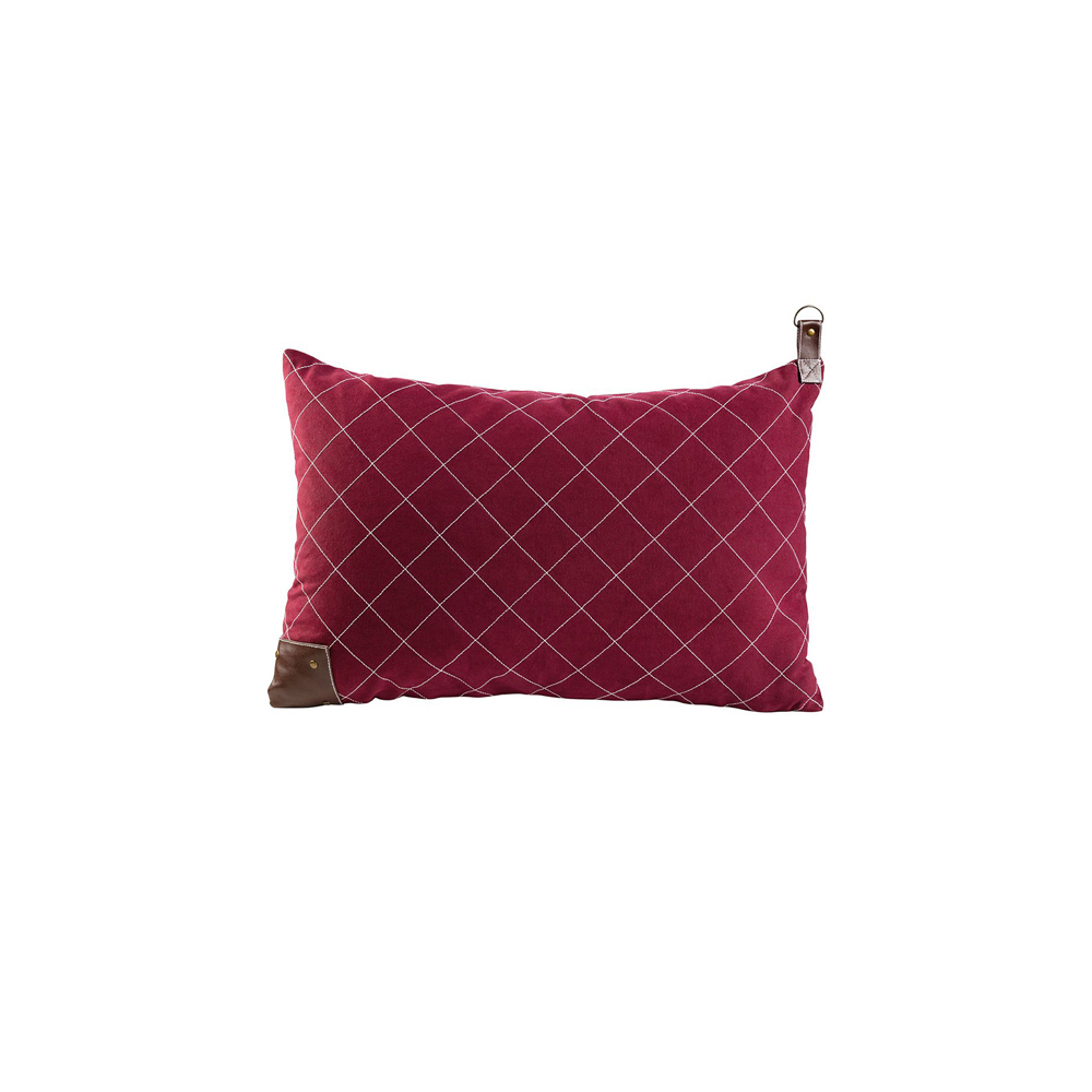 Inklusive Füllung. Kontrastnähte. Kunstlederapllikation mit Nieten. Lasche aus Lederimitat. D-Ring u