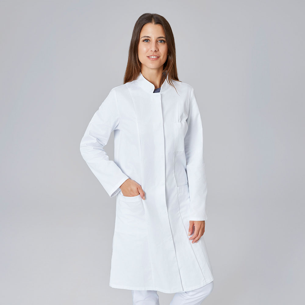 Damenlaborkittel,langarm mit Verdeckter Knopfleiste und 2 Seitentaschen und 1 Brusttasche.