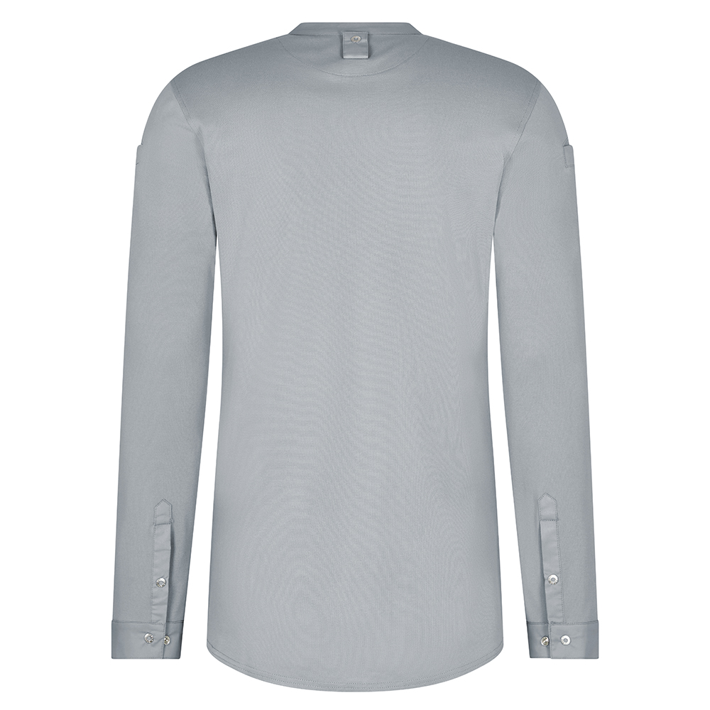 Komplettansicht von Hinten, Knöpfen an den Ärmeln,und im Nacken die Schaufe für die Kochbänder.