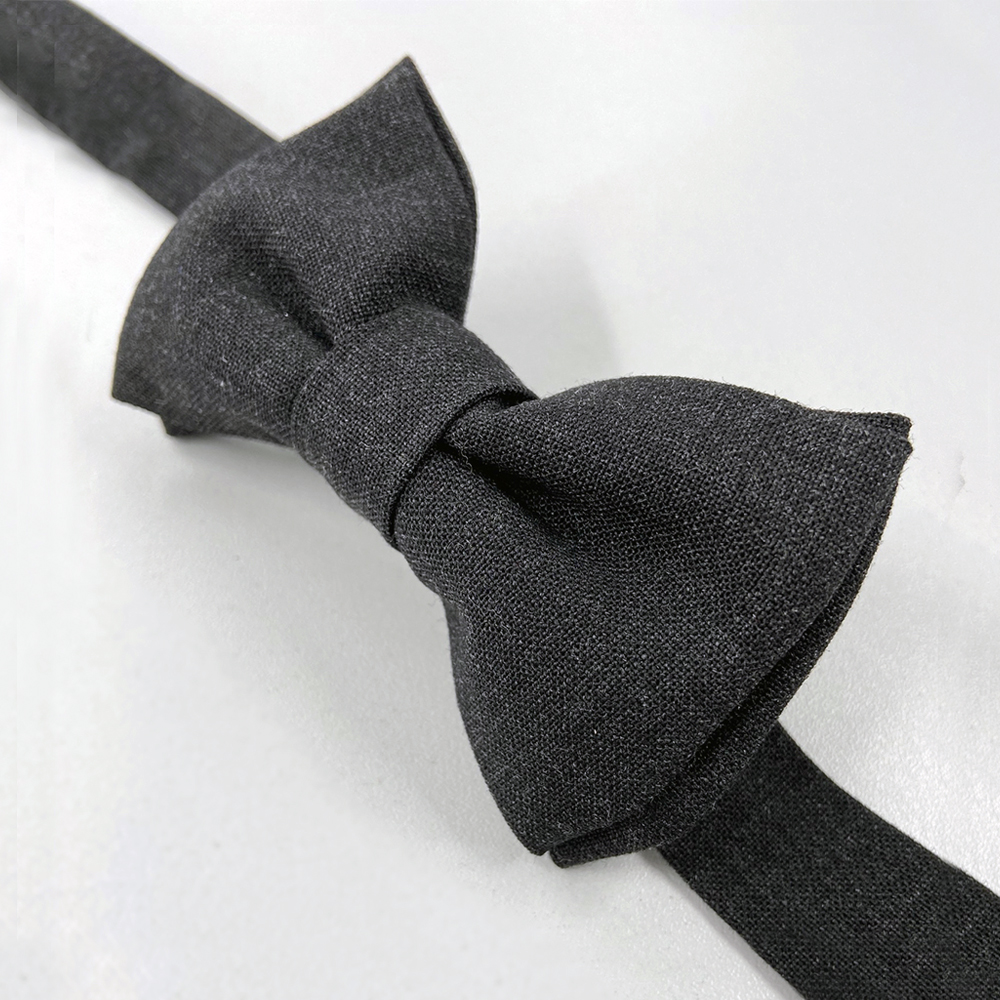 Fliege-Einheitsgröße.Verstellbar von 32 - 60 cm.B = 11,4 x 5,2 cm.im Karton