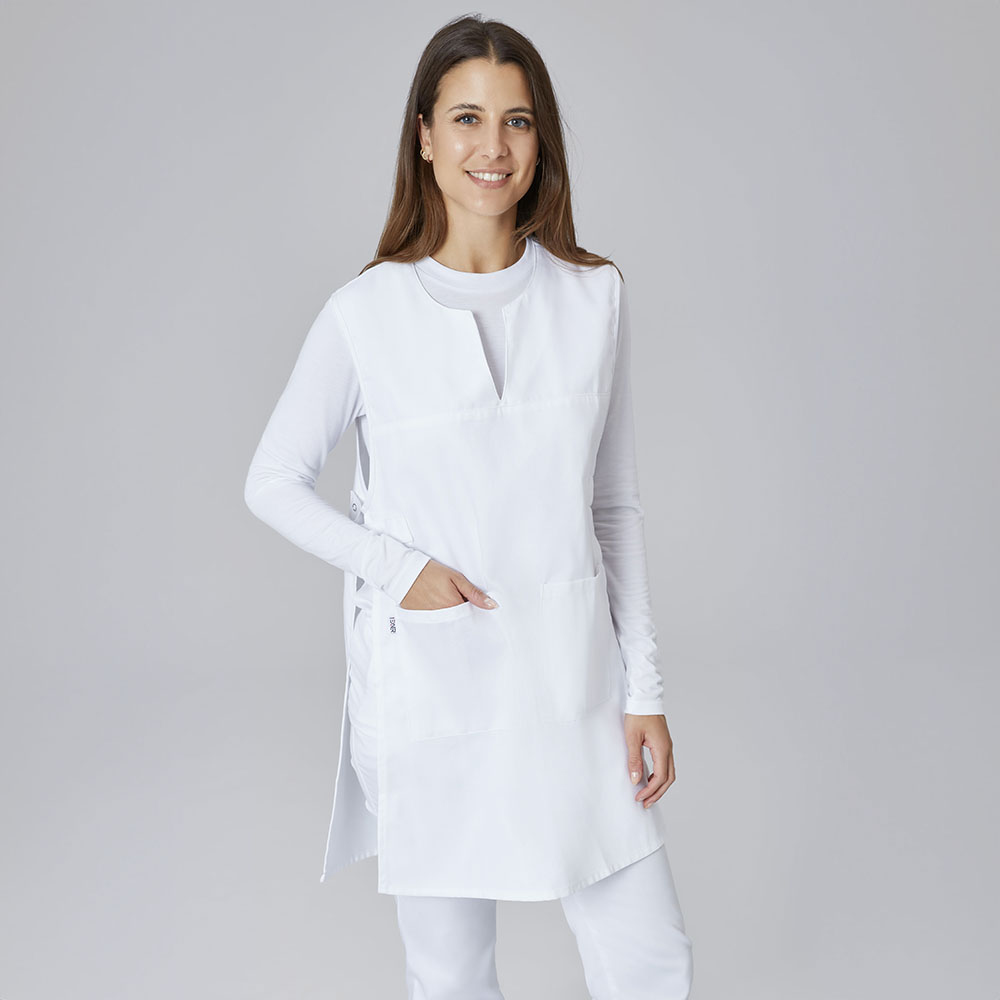 Überwurfschürtze,mit 2 aufgesetzten Taschen,seitliche laschen mit Druckknöpfen V- ausschnitt