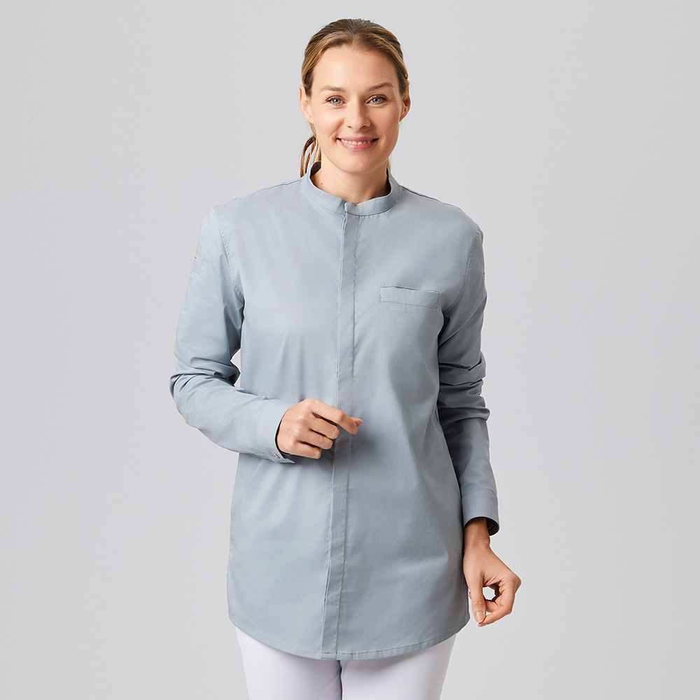 Stehkragen2 Ärmeltaschen1 innenliegende BrusttascheStülpärmel,vorderseite.