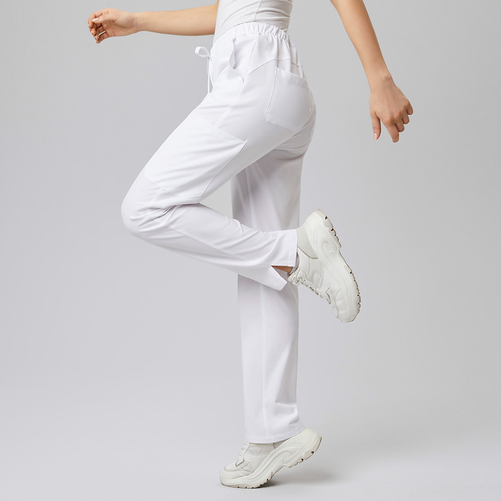 Aufgesetzte Beintasche-mit ExnerKordelzug in der Taille- Zwei Seitentaschen- Zwei aufgesetzte Beinta