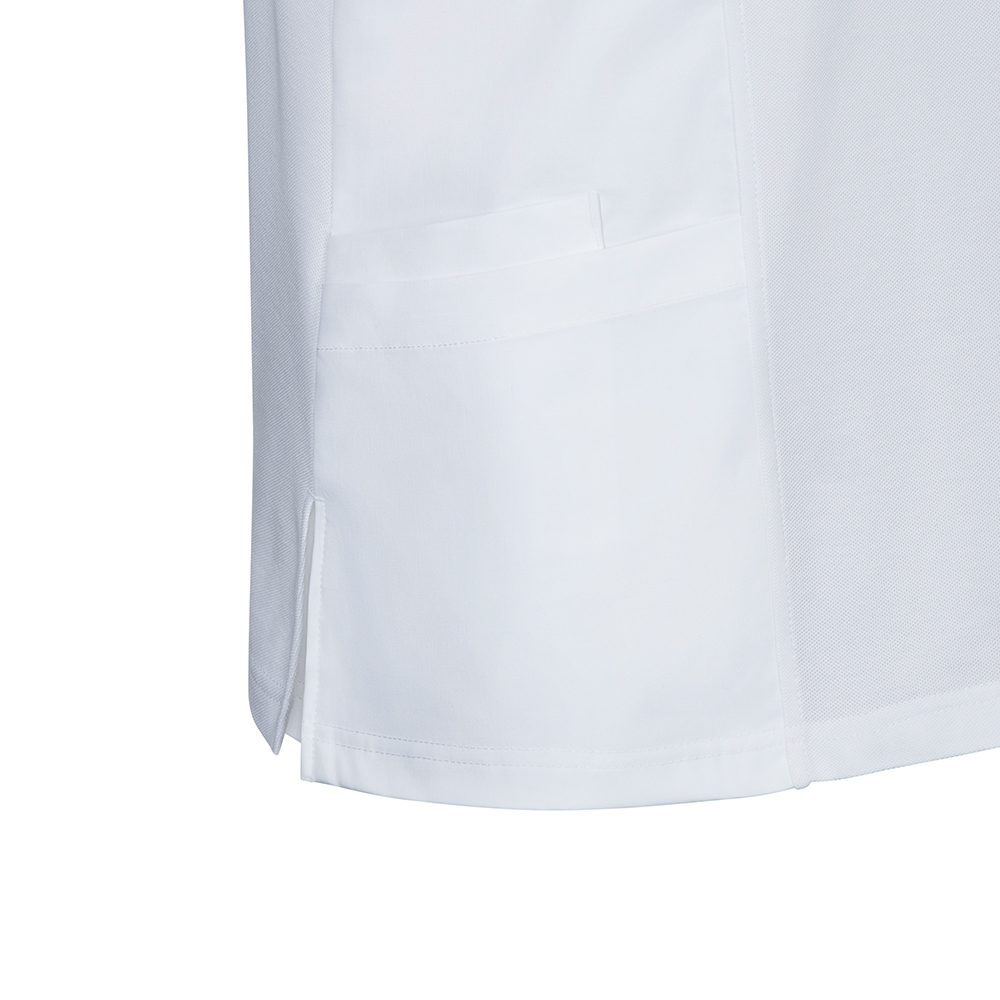 Nahansicht,mit Seitenschlitz und 2 aufgesetzten Taschen.