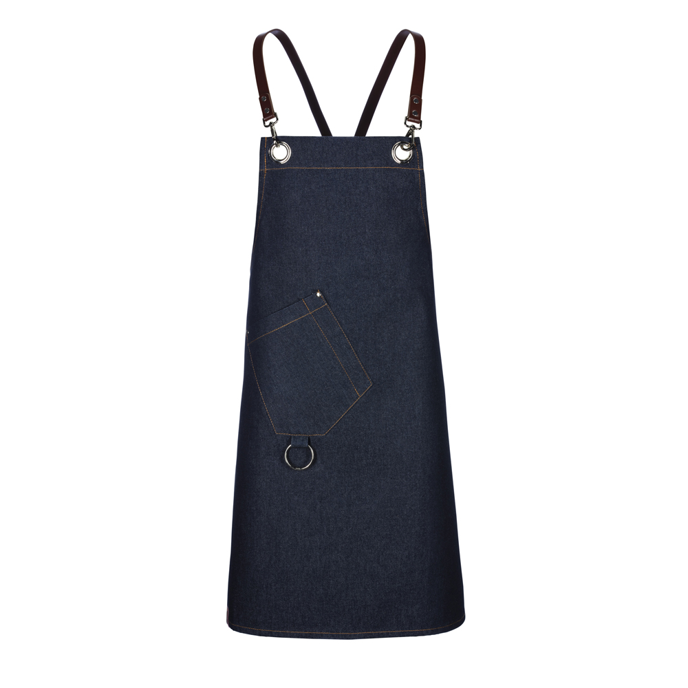 Vorderansicht,mit Schräg aufgesetzter Tasche und Metallring, Öse mit Karabinaharken.